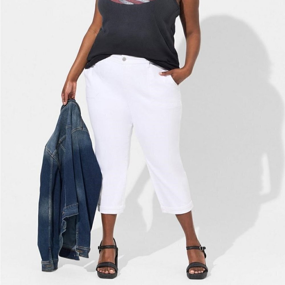 Torrid - Crop Boyfriend Straight Vintage Stretch Mid-Rise Jean in Optic White